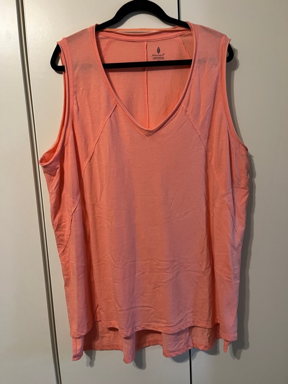 Free Movement  Coral V-Neck Tank Top size Small